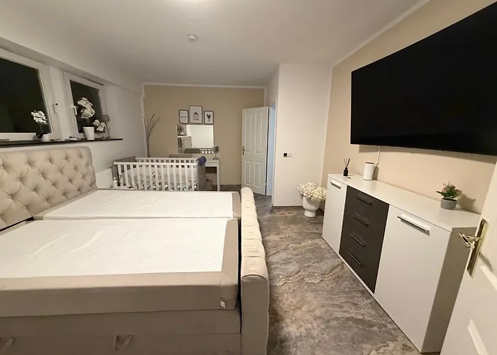 Modernes Nahe Koeln Ruhig Und Komfortabel